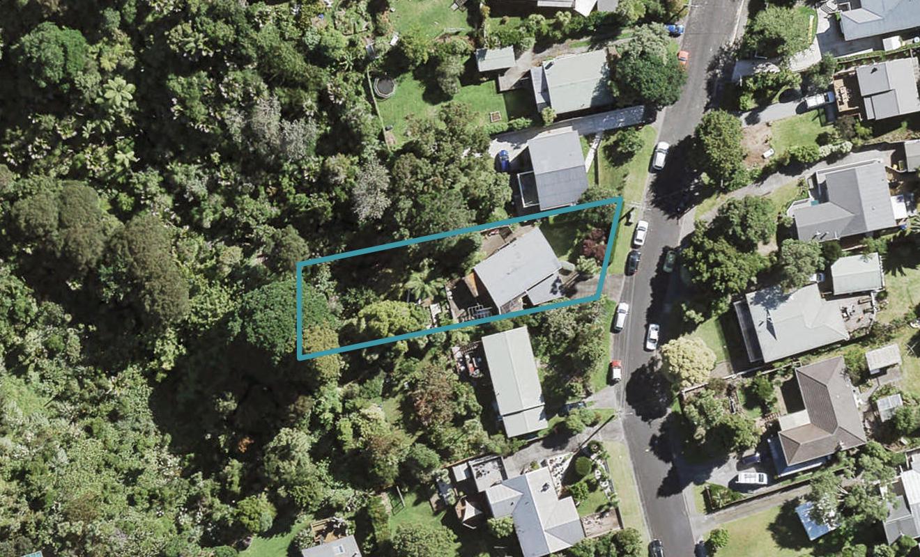 12 Warwick Avenue, Titirangi, Auckland - Carousel 1