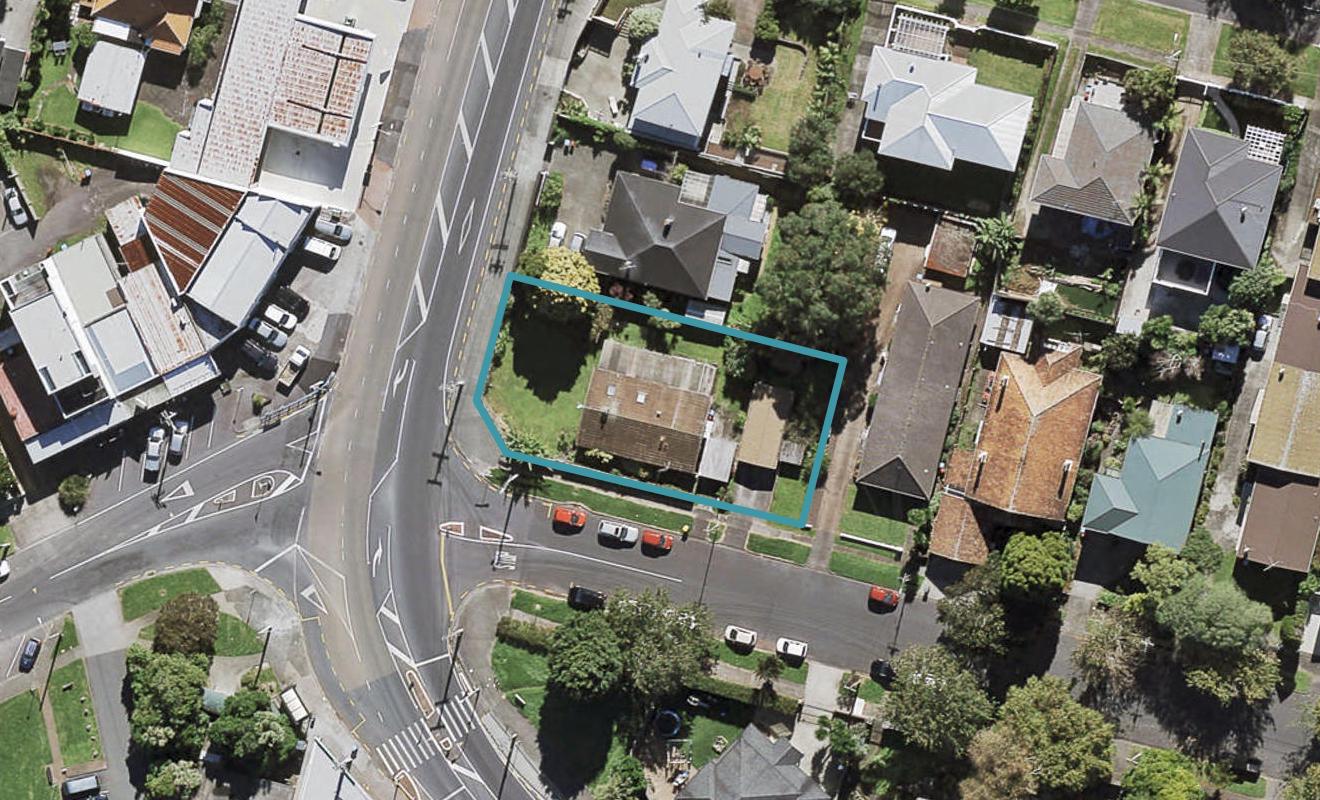 2A Rewa Road, Three Kings, Auckland - Carousel 1