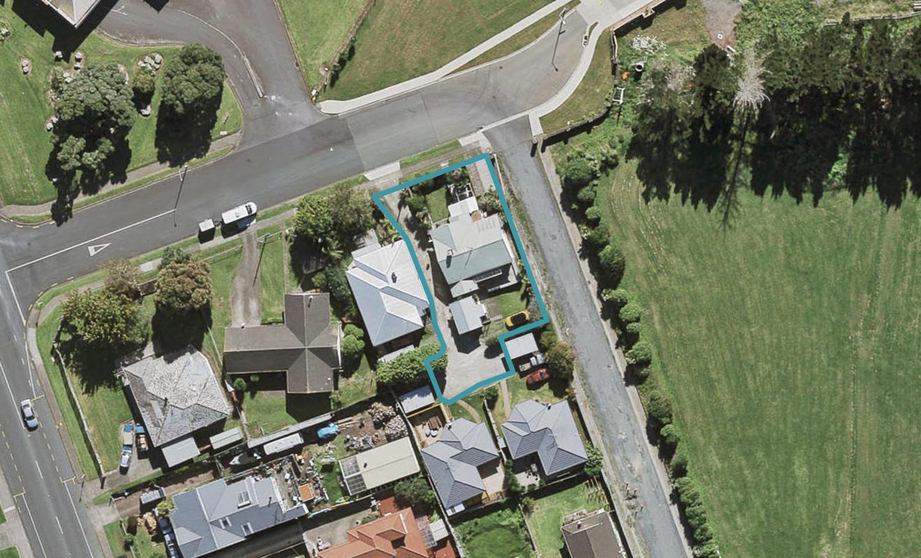 7 Tanners Road, Mangere Bridge, Auckland - Carousel 1