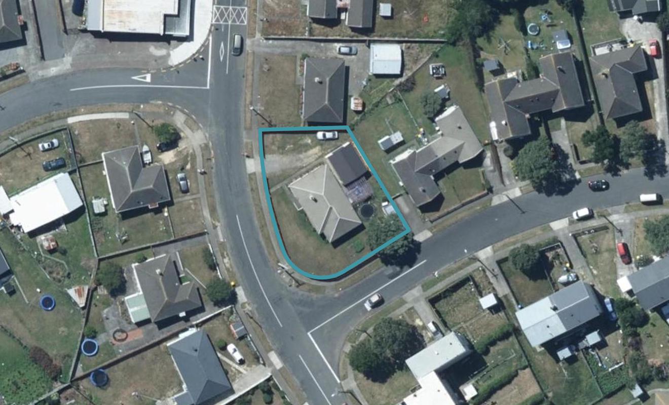 10 Fantame Street, Cannons Creek, Porirua - Carousel 1