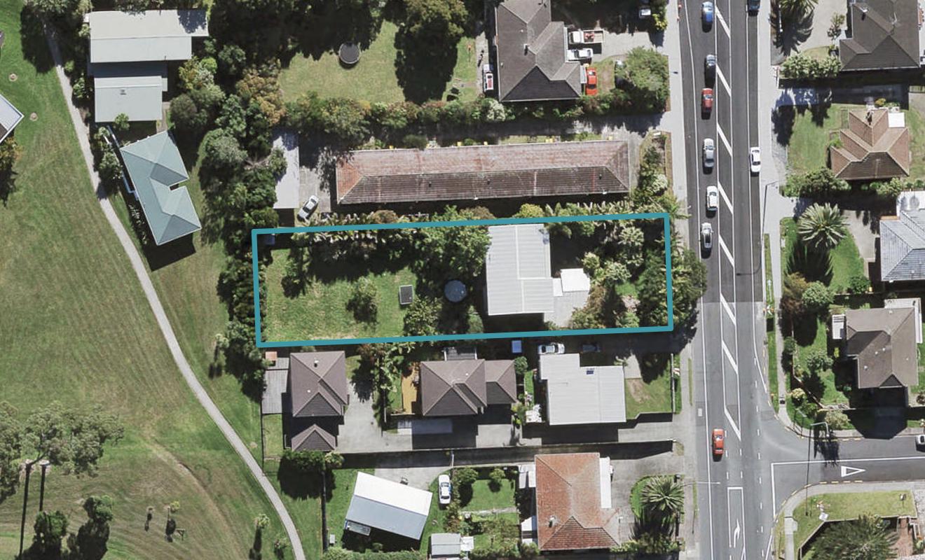 260 Te Atatu Road, Te Atatu South, Auckland - Carousel 1
