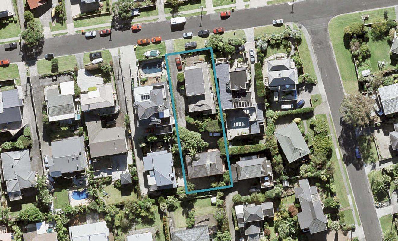 2/23 Ridge Road, Waiake, Auckland - Carousel 1
