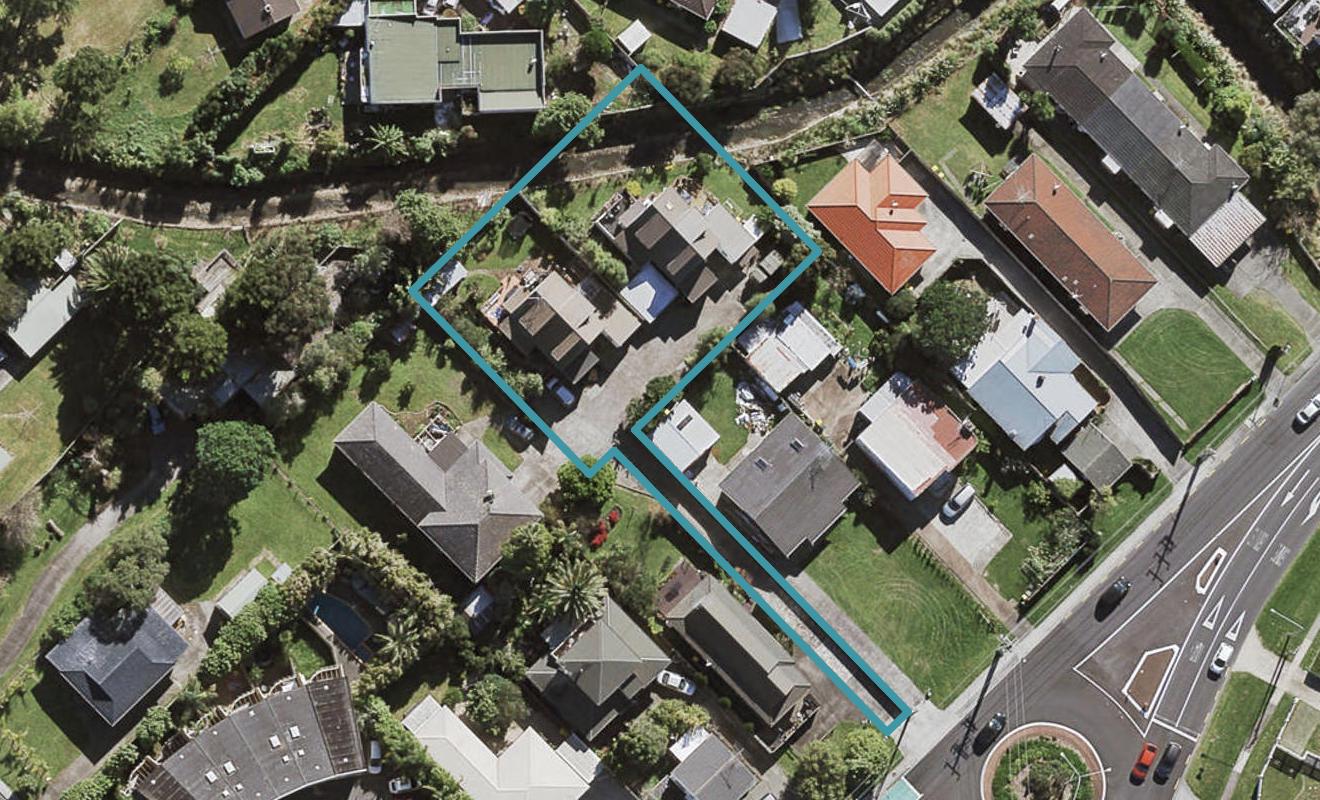 1/11 Ocean View Road, Hillcrest, Auckland - Carousel 1