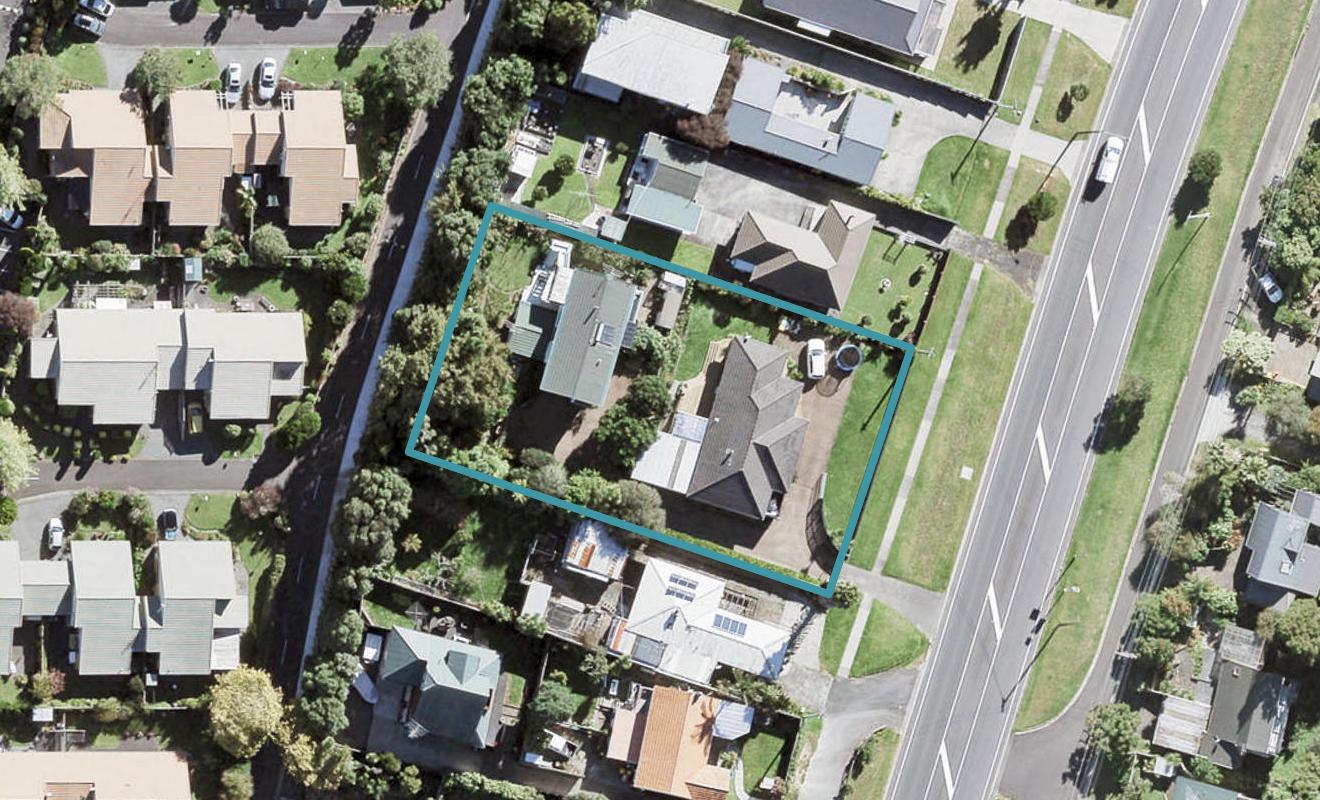 2/910 East Coast Road, Northcross, Auckland - Carousel 1