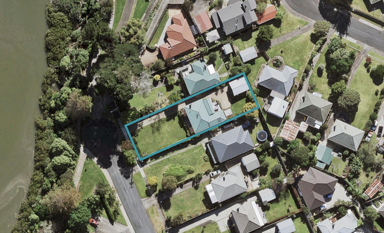 135 Flanshaw Road, Te Atatu South, Auckland - Carousel 1