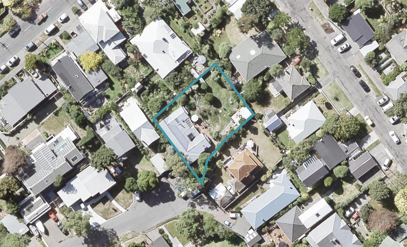 11 Tawa Street, Eastbourne, Lower Hutt - Carousel 1