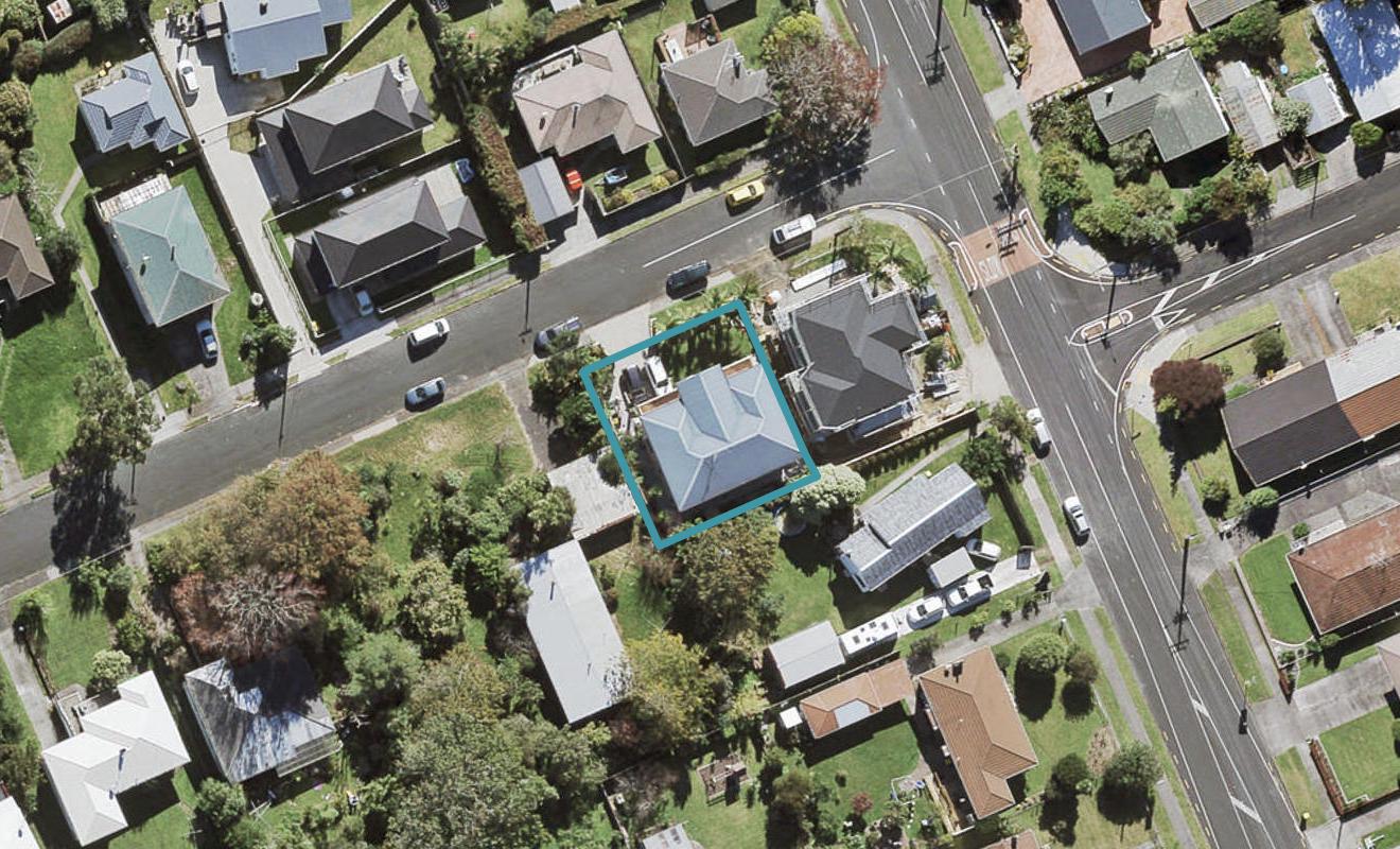 92A Flanshaw Road, Te Atatu South, Auckland - Carousel 1