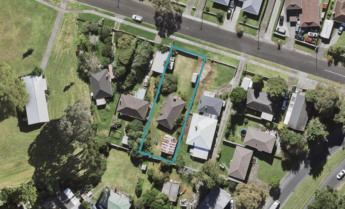 8 Bittern Place, Henderson, Auckland - Carousel 1