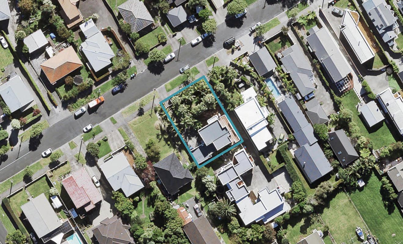 49 Wainui Avenue, Point Chevalier, Auckland - Carousel 1