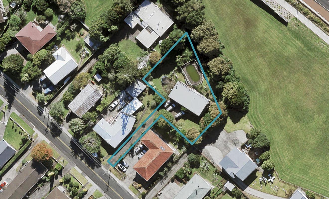 70 Royal View Road, Te Atatu South, Auckland - Carousel 1