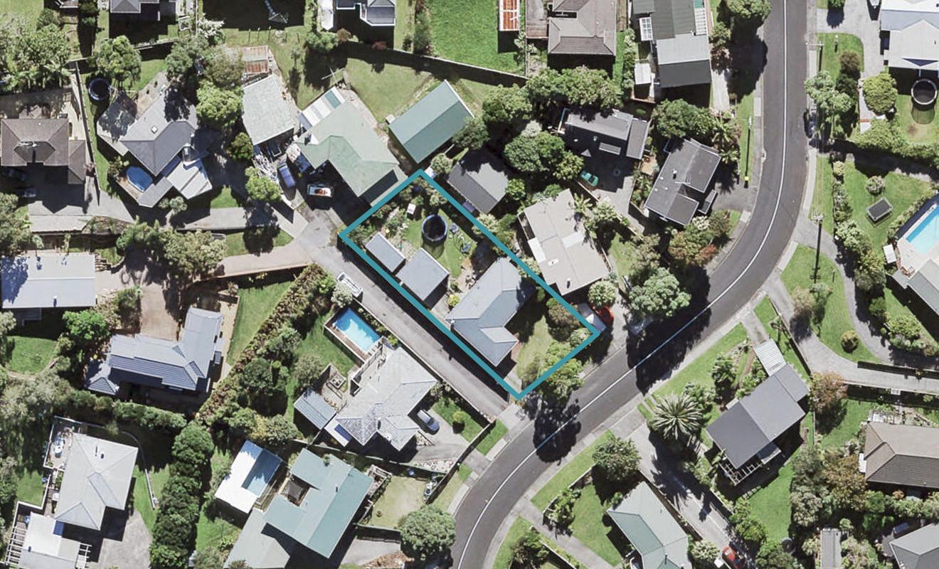 7 Lantana Road, Green Bay, Auckland - Carousel 1