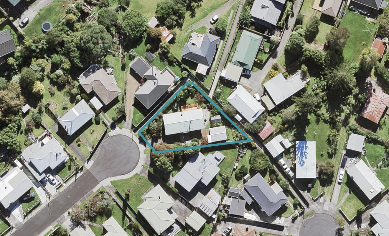 6 Dolan Place, New Lynn, Auckland - Carousel 1