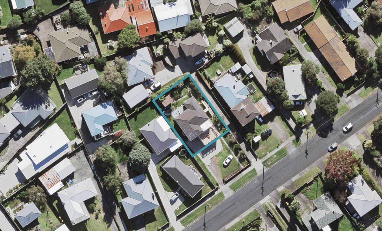 24 Roberts Road, Te Atatu South, Auckland - Carousel 1