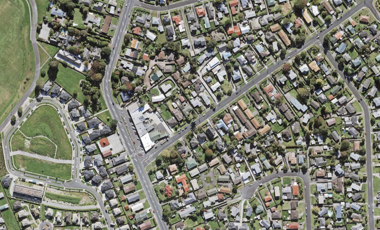 6 Roberts Road, Te Atatu South, Auckland - Carousel 1