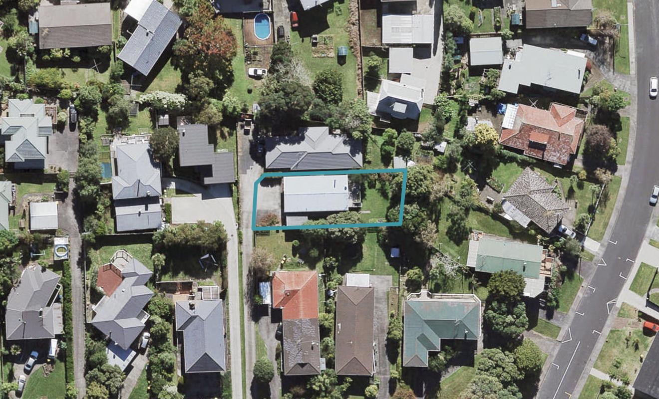 36 Divich Avenue, Te Atatu South, Auckland - Carousel 1