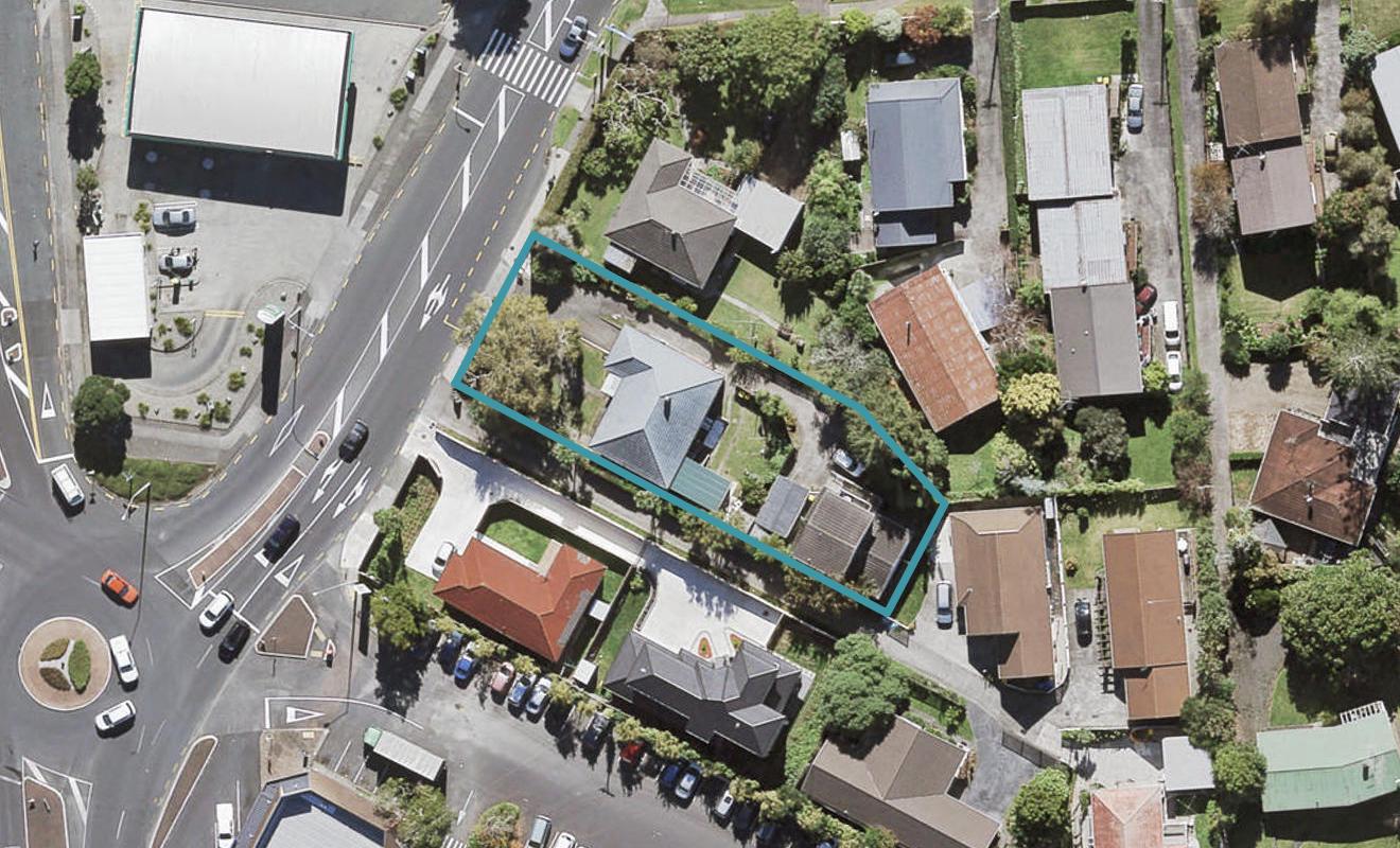 9 Te Atatu Road, Te Atatu South, Auckland - Carousel 1