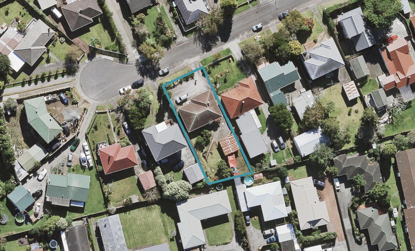 12 Mickle Street, Te Atatu South, Auckland - Carousel 1
