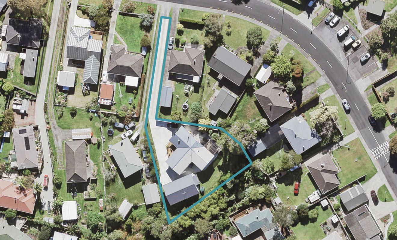 13 La Rosa Street, Green Bay, Auckland - Carousel 1