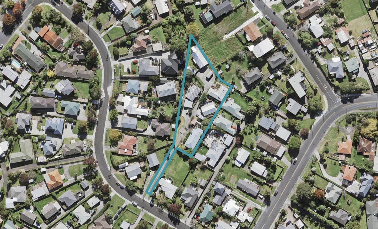 4/7 Duncan Avenue, Te Atatu South, Auckland - Carousel 1