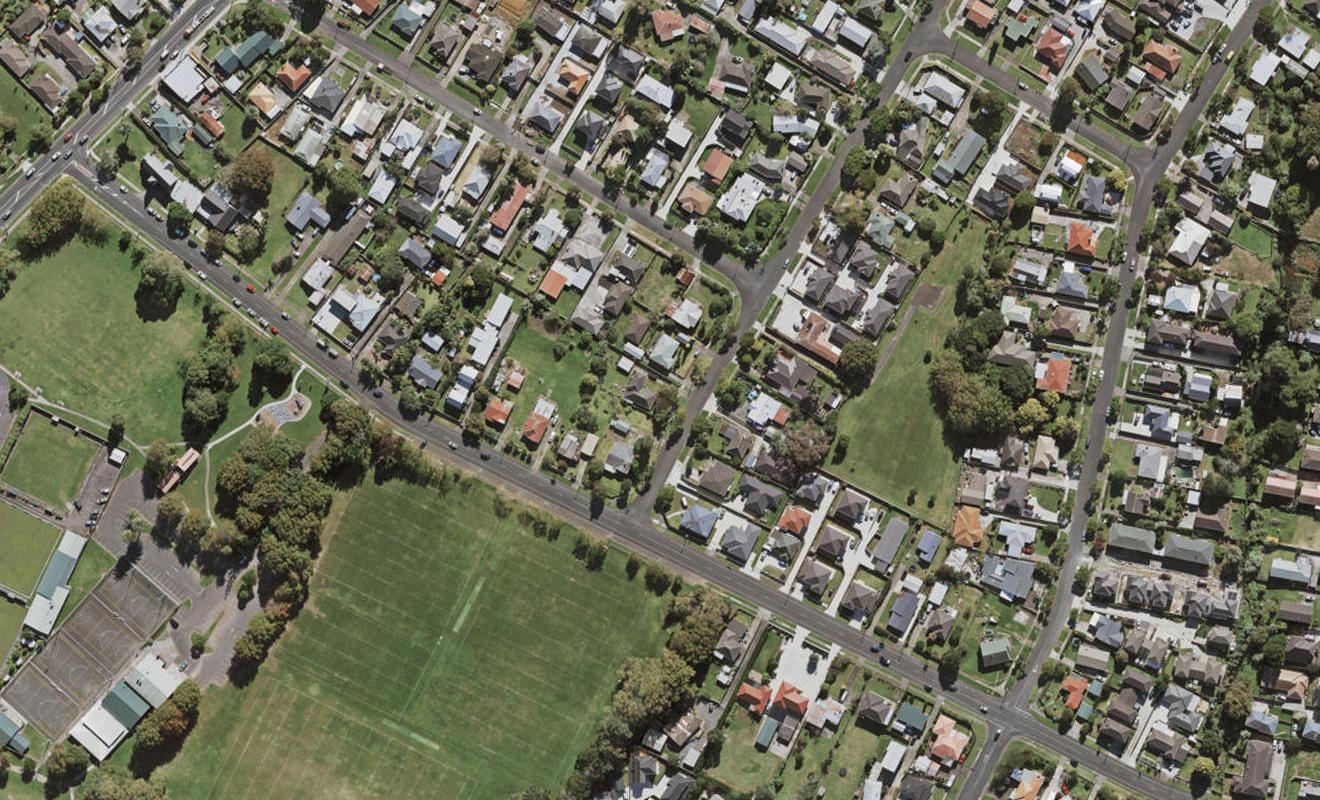 1 Calvert Avenue, Mangere East, Auckland - Carousel 1