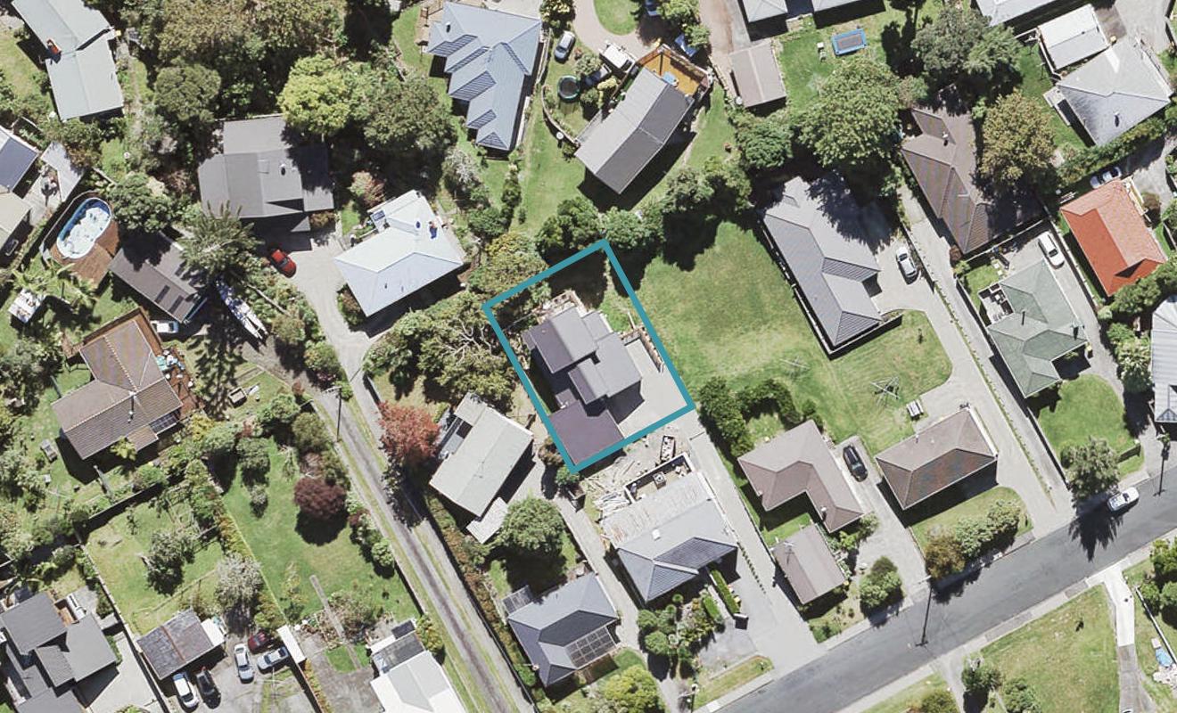 15A Barron Drive, Green Bay, Auckland - Carousel 1