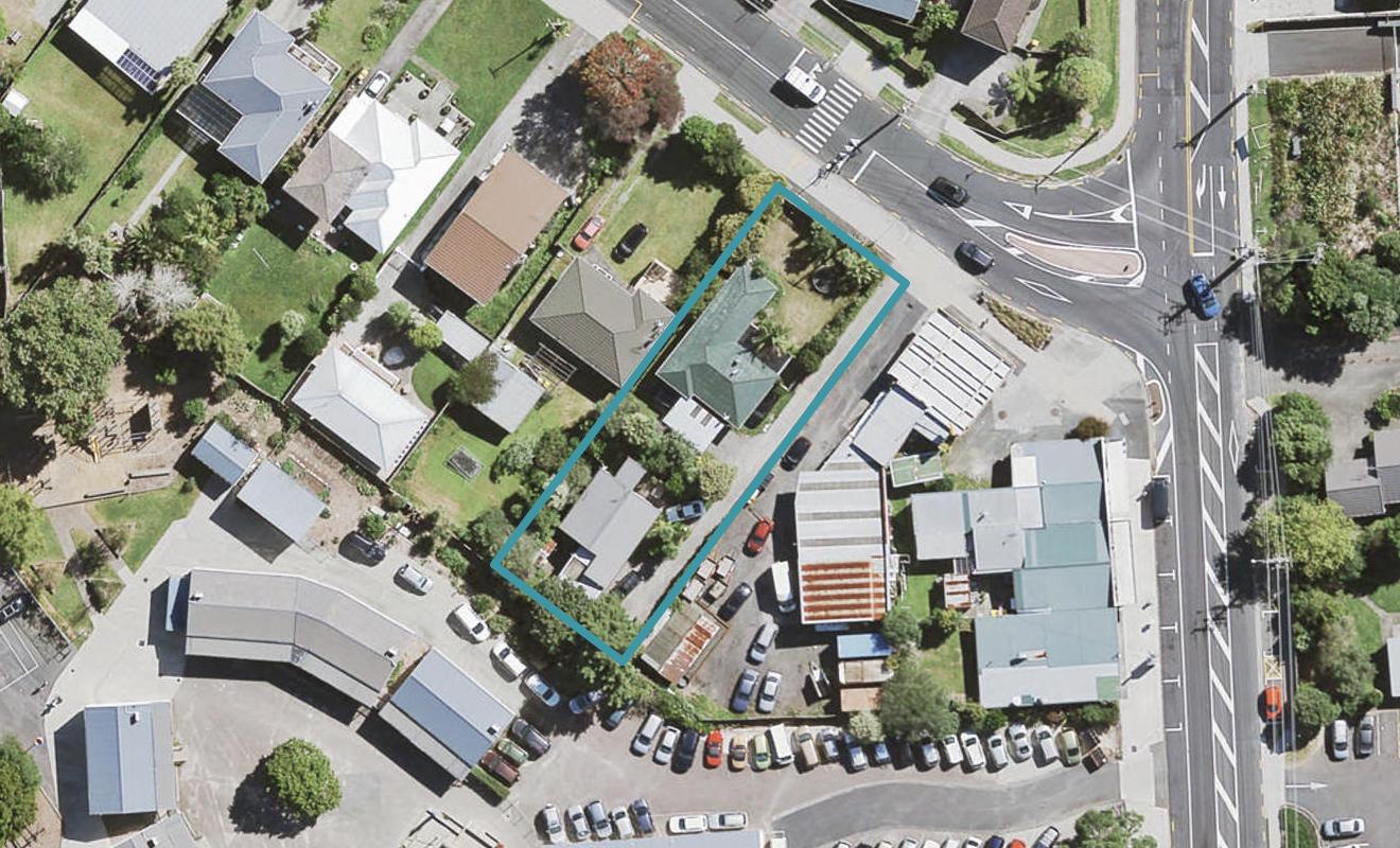4A Kaurilands Road, Titirangi, Auckland - Carousel 1