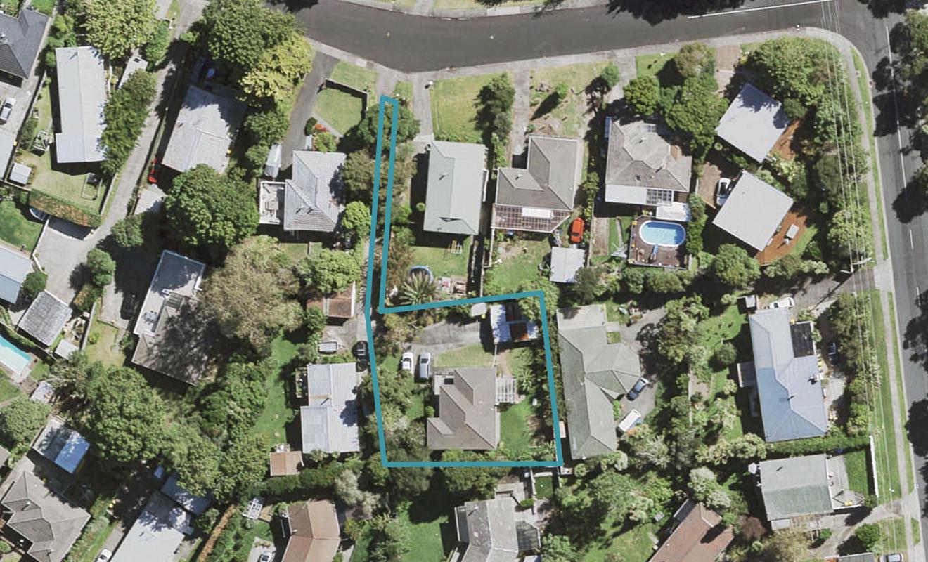 10 Onedin Place, Titirangi, Auckland - Carousel 1