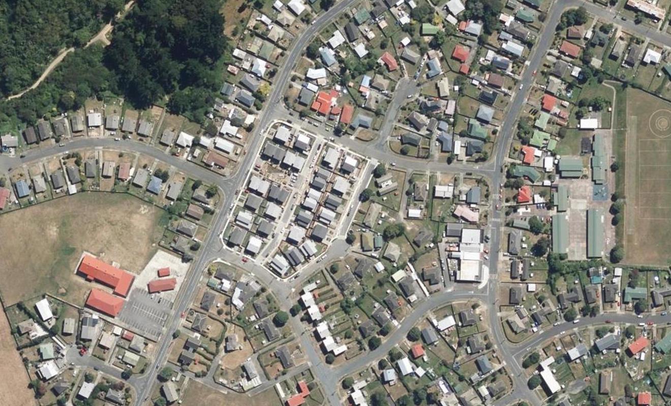 13 Iris Grove, Cannons Creek, Porirua - Carousel 1