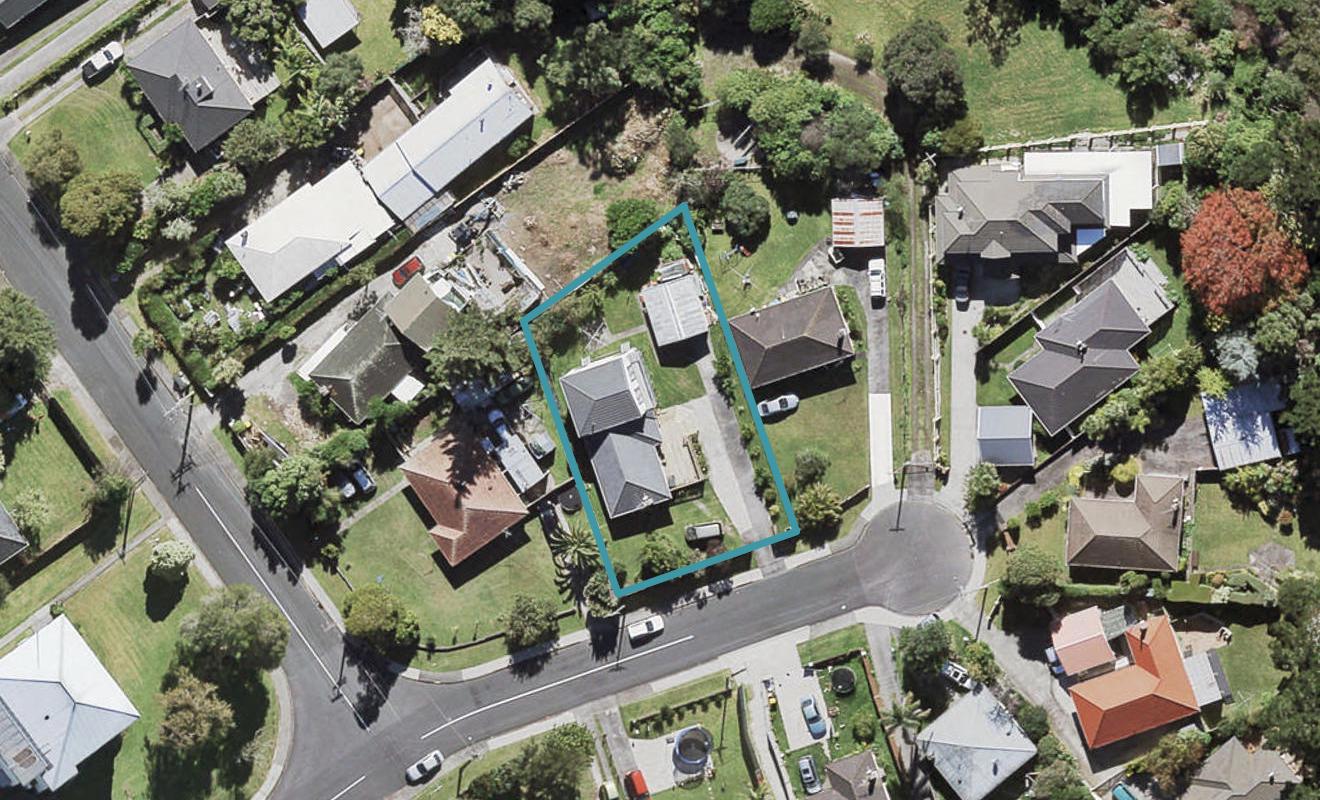 2 Bedford Street, Te Atatu South, Auckland - Carousel 1