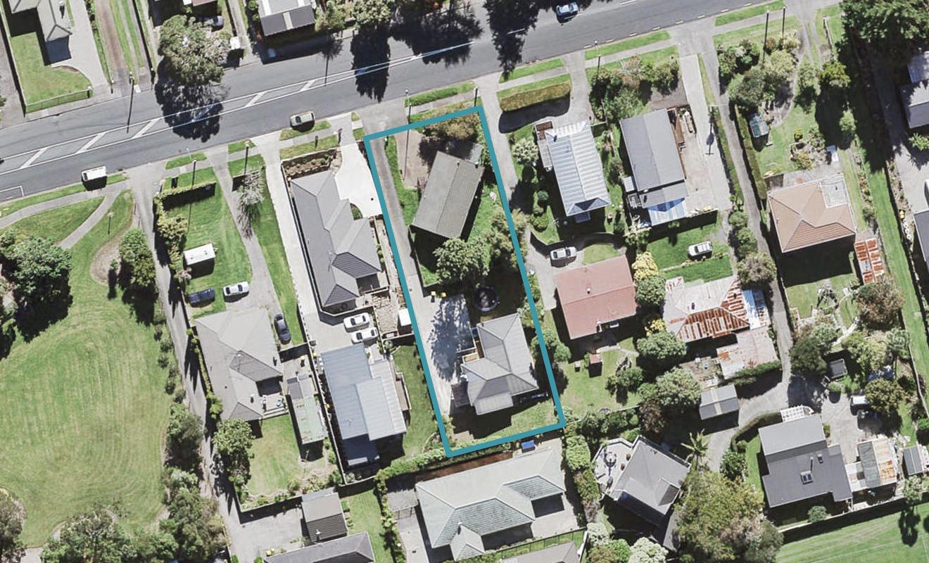 1/46 Godley Road, Green Bay, Auckland - Carousel 1