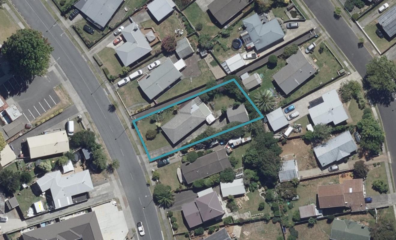 42 Deanwell Avenue, Deanwell, Hamilton - Carousel 1
