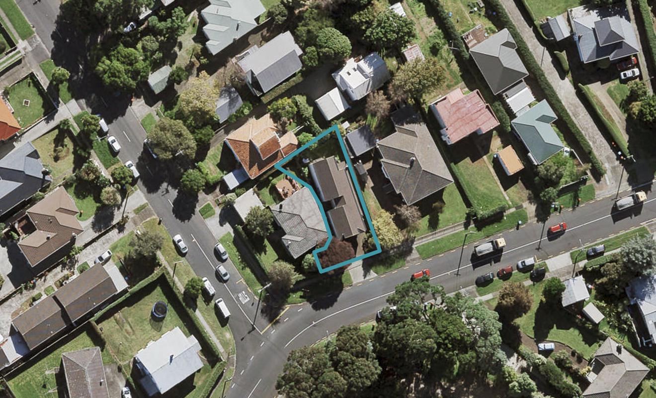 2A Warren Avenue, Three Kings, Auckland - Carousel 1