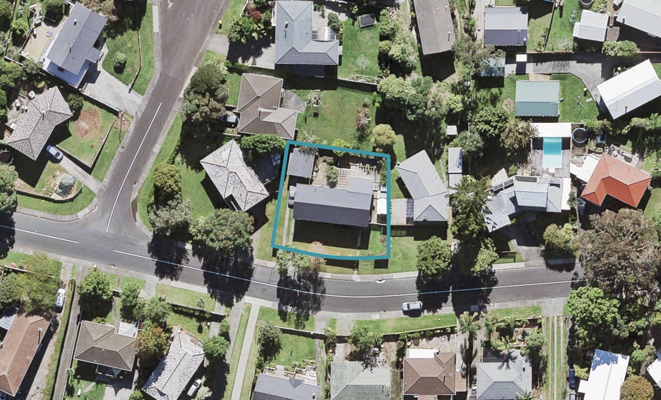 37 Lantana Road, Green Bay, Auckland - Carousel 1