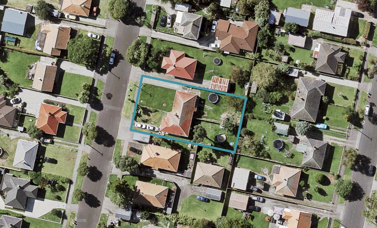 10 Kawiti Avenue, Point England, Auckland - Carousel 1
