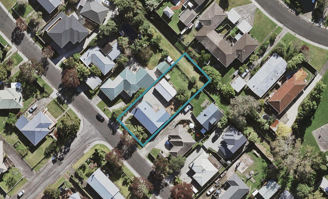 13 Lynden Avenue, Hillcrest, Auckland - Carousel 1