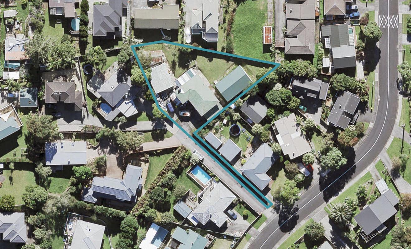 9 Lantana Road, Green Bay, Auckland - Carousel 1
