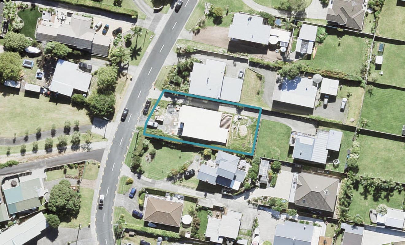 17 Tindalls Bay Road, Tindalls Beach, Whangaparaoa - Carousel 1