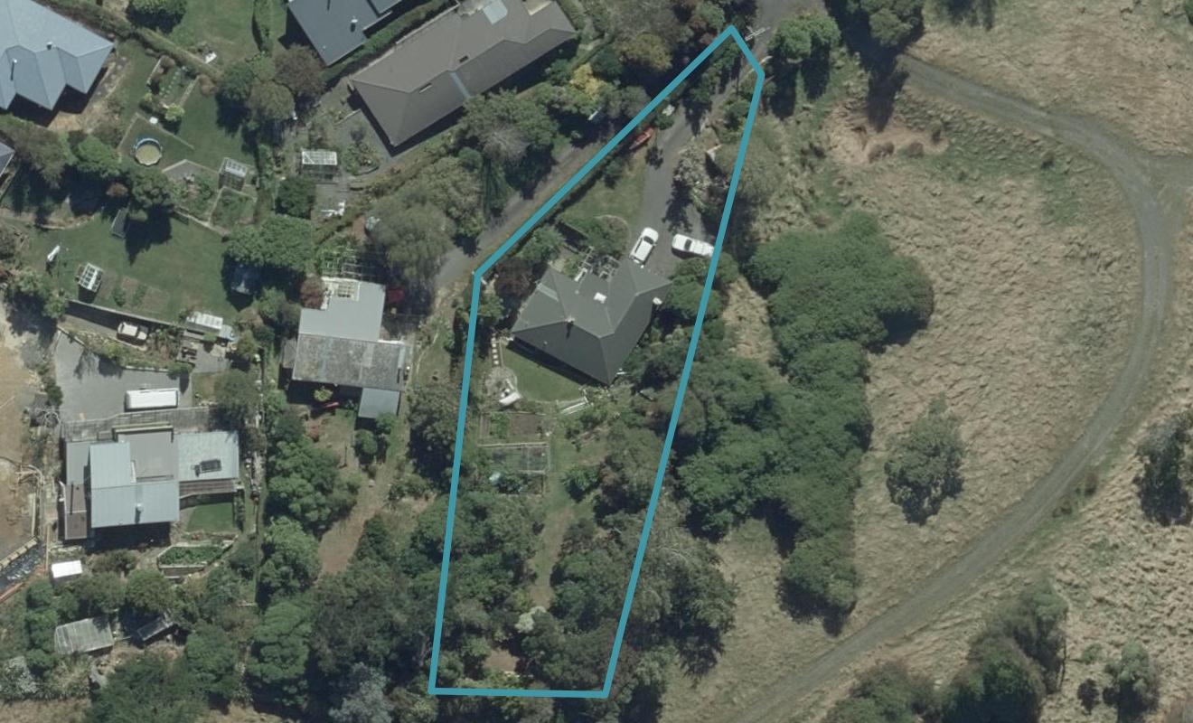 12 Featherston Street, Macandrew Bay, Dunedin - Carousel 1