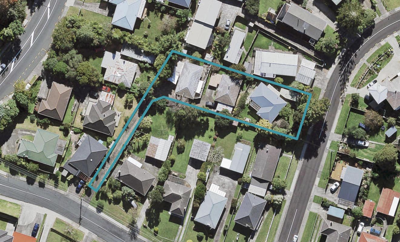 4 Ozich Avenue, Te Atatu South, Auckland - Carousel 1