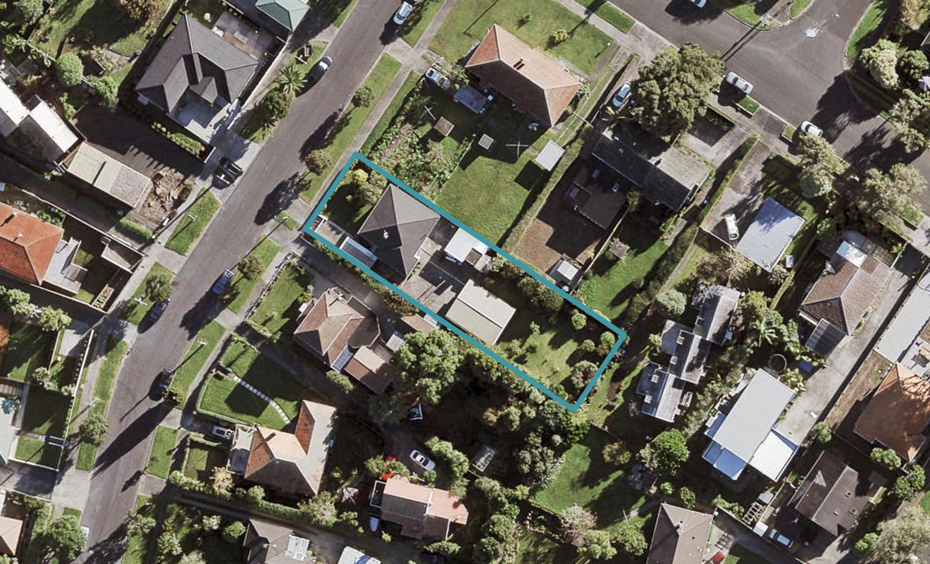 4 Seaside Avenue, Waterview, Auckland - Carousel 1