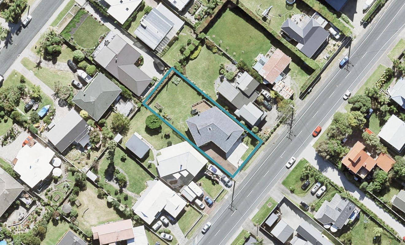 1050 Whangaparaoa Road, Tindalls Beach, Whangaparaoa - Carousel 1