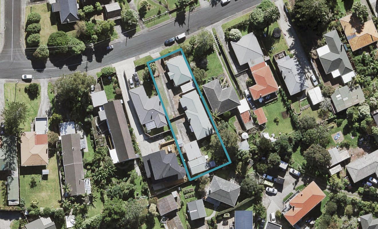 18 Amberley Avenue, Te Atatu South, Auckland - Carousel 1