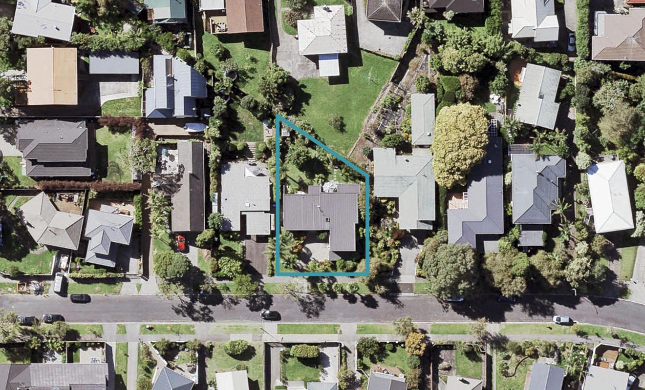 2/8 Wendover Road, Glendowie, Auckland - Carousel 1