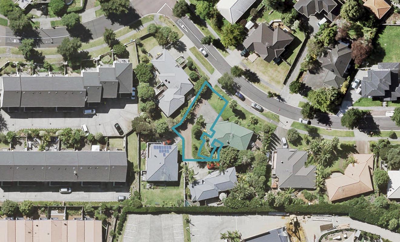 32D Margaret Henry Crescent, Oteha, Auckland - Carousel 1