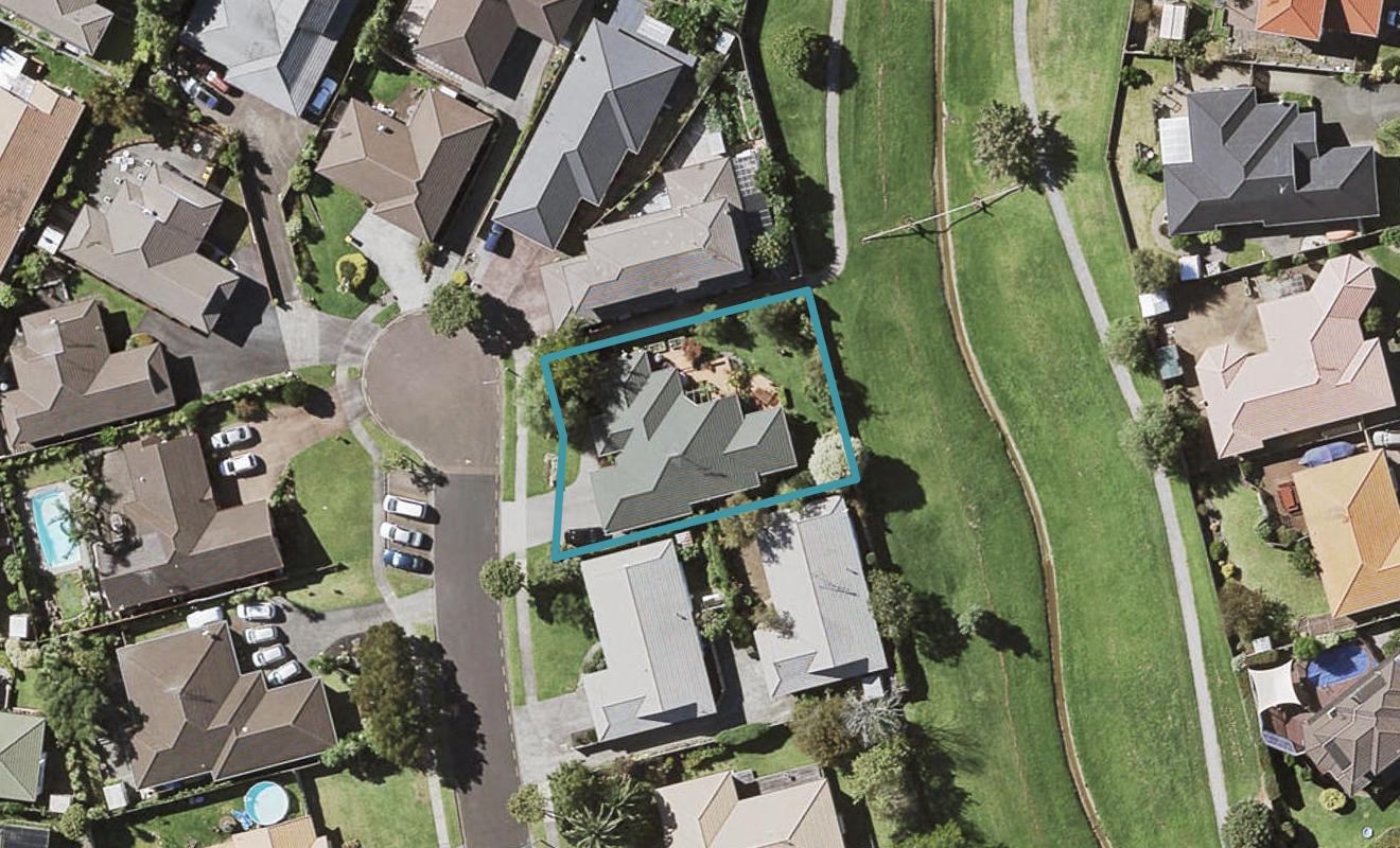 17 Pajaro Place, Golflands, Auckland - Carousel 1