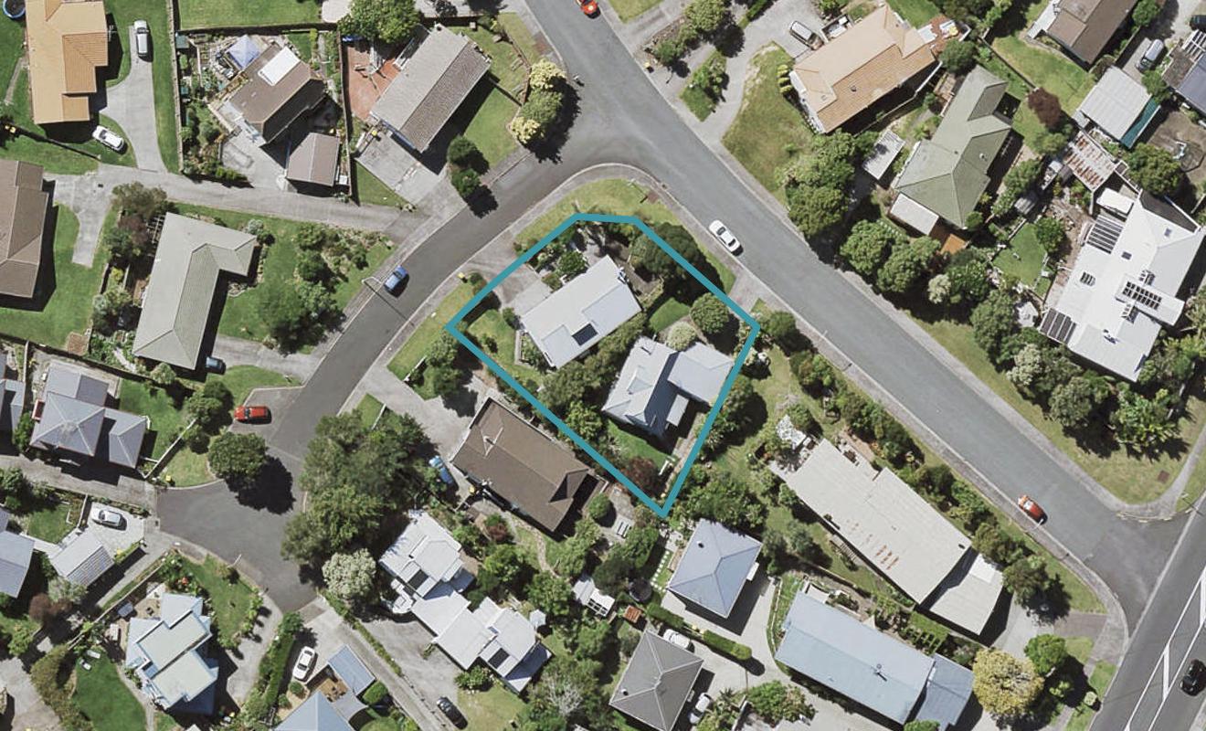 1/2 Altair Place, Windsor Park, Auckland - Carousel 1