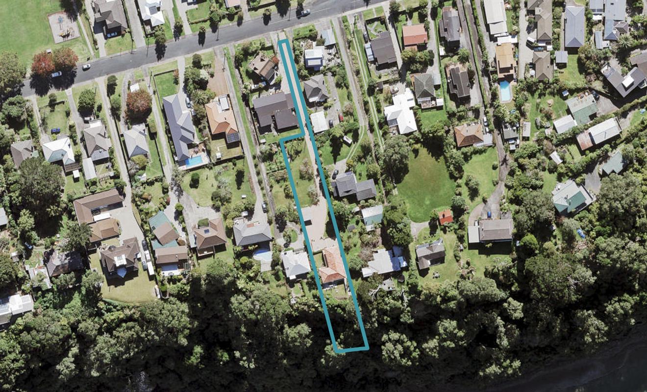 24 Cliff View Drive, Green Bay, Auckland - Carousel 1