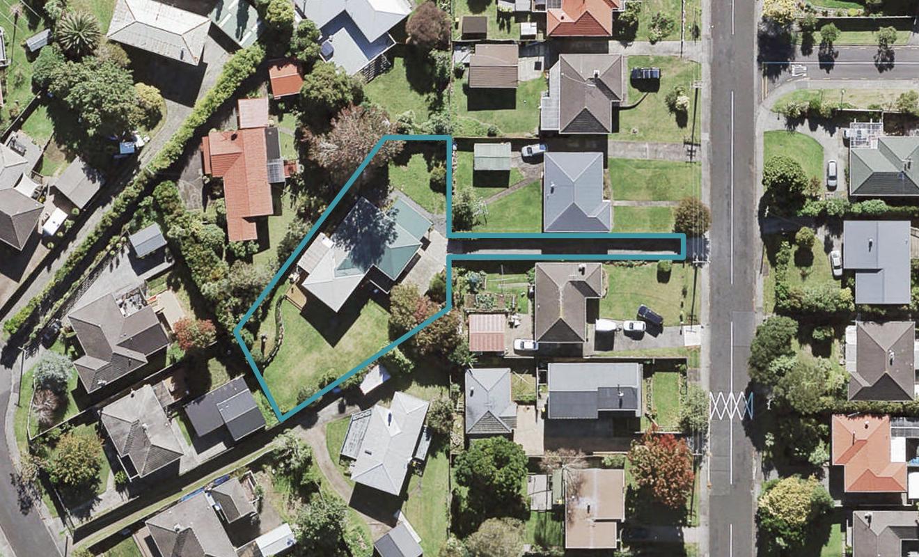 23 Taupo Street, Green Bay, Auckland - Carousel 1