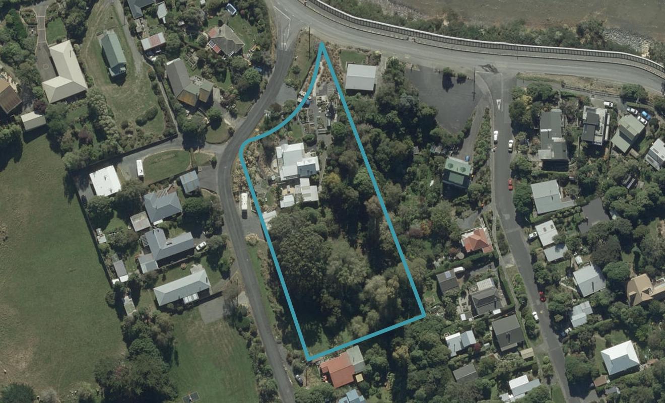 7 Frances Street, Broad Bay, Dunedin - Carousel 1
