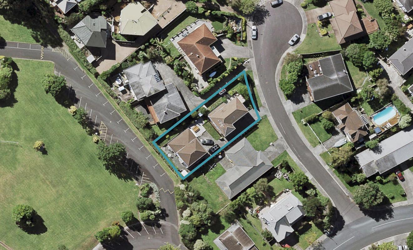 2/6 Strabo Place, Windsor Park, Auckland - Carousel 1